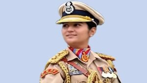 जम्मू-कश्मीर ; की 26 साल की CRPF अधिकारी सिमरन बाला आज रिपब्लिक डे परेड में पुरुष सदस्यीय टुकड़ी का कमान संभाल रही हैं।