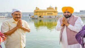 अदालत द्वारा ईमानदारी साबित होने के बाद अरविंद केजरीवाल ने CM भगवंत सिंह मान के साथ सच्चखंड श्री हरिमंदिर साहिब में माथा टेका