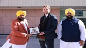 Punjab News: भगवंत मान सरकार द्वारा पाठ्य पुस्तकों के वितरण में एकाधिकार समाप्त; निजी स्कूलों के विद्यार्थियों को बोर्ड द्वारा सीधे तौर पर की जाएगी किताबों की सप्लाई : हरजोत सिंह बैंस